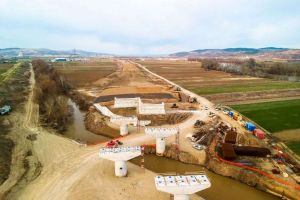 FOTO/VIDEO/ Autostrada Sebeş – Turda, Lotul 1: Stadiul lucrărilor la podul peste râul Ampoi, la mijlocul lunii martie