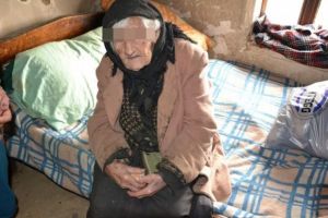 APEL UMANITAR. Primăria cere ajutor pentru bătrâna umilită de propria fiica