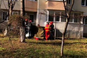 Bătrână în scaun cu rotile, UCISĂ de propriul nepot după ce a aruncat-o de la BALCON. Ce a urmat este HALUCINANT