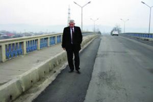 Se închide circulaţia rutieră pe pasarela Oltchim