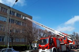 FOTO: Exerciţiu al pompierilor la Școala Ion Basgan