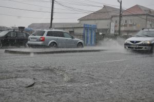 Cod galben de vreme rea şi portocaliu de inundaţii în BN! CJSU ia măsuri