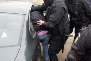 Arestaţi pentru trafic de etnobotanice