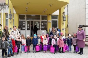 Le-au adus primavara in inimi:  Copiii de la Gradinita Lumea Florilor“ din Navodari, in vizita la bunicii de la Caminul pentru Persoane Varstnice din Constanta (galerie foto) 