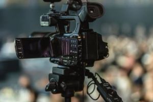 Revenire SPECTACULOASĂ în trustul Intact! O vedetă renumită promite că se întoarce pe STICLĂ: „Am un contract”