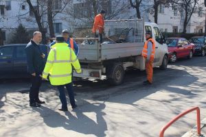 Curăţenia de primăvară a început la Bistriţa, se astupă şi gropile mari. Când le vine rândul celorlalte (FOTO)
