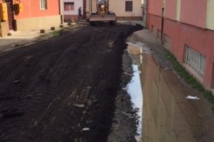 Administraţia reabilitează, în sfârşit, strada pe care se află cea mai mare şcoală de nevăzători din ţară (FOTO)
