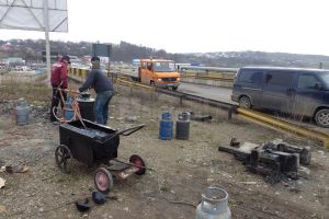 Podul de pe centură distrus în lunile de iarnă, reparat de urgenţă cu asfalt la rece