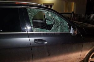 Maşină spartă, pentru poşeta lăsată la vedere