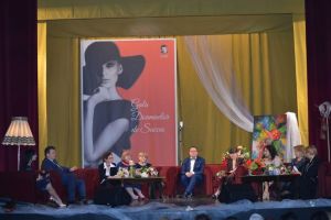 FOTO, VIDEO. Doamne de succes în educaţie, cultură, sănătate, afaceri şi voluntariat, premiate la Sebeş