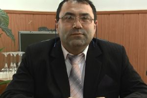 Primarul Gheorghe Gîngu a semnat doua contracte importante pentru modernizarea comunei Bujoreni