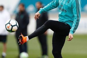 Cel mai bun fotbalist al lumii, fata in fata cu cel mai inteligent robot