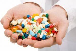 A înghiţit un pumn de pastile, din dragoste