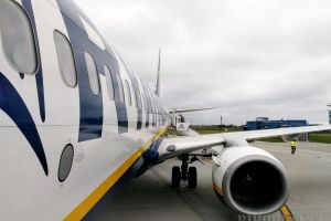Aeronavele Ryanair care veneau de la Milano şi Memmingen nu au putut ateriza, sâmbătă seara, la Oradea. Avioanele vin azi să preia pasagerii!
