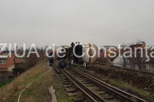 Ce spune CFR SA despre trenul rasturnat!