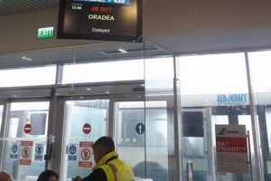 Aeroportul Otopeni, blocat de o ploaie îngheţată: Zborul spre Oradea, cu actori renumiţi la bord, a fost amânat (FOTO)