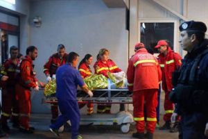 Beat fiind, a căzut în cap de pe pod