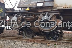 Imagini spectaculoase la Constanta. Doua vagoane cisterna s-au rasturnat in zona podului IPMC (fotoreportaj)