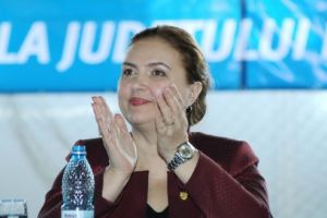 ,,Performanţă” uluitoare a senatorului PNL Carmen Hărău. ,,Duamna”, pe care nici colegii nu o mai vor, intră pe uşa din dos în CECCAR