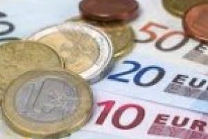 Euro a trecut in piata de 4,67 lei