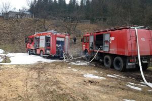 Intervenţie grea a pompierilor la un puternic incendiu, la Brodina