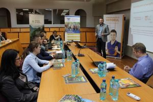 Burse în valoare totală de 192.000 de lei, oferite celor mai merituoşi studenţi din ...