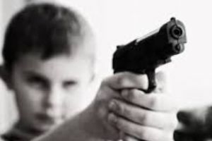 Crimă ORIBILĂ în SUA. Un băieţel de 9 ani şi-a ÎMPUȘCAT sora în cap, pentru că a REFUZAT să-i dea gamepadul