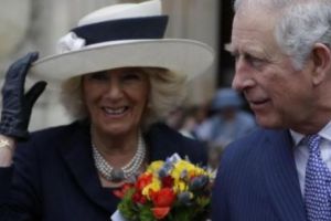 Dezvăluiri şocante: Are mania de a călători cu patul, mâncarea sa, whisky, hârtie igienică, capacul de la WC....