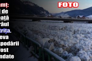 Neamţ: Pod de gheaţă pe râul Bistriţa. Câteva gospodării au fost inundate