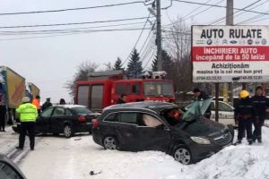 Accident cu doi răniţi la intrarea în Buhuşi