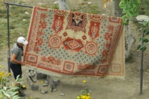 PITEŞTI va deveni primul ORAŞ liber de BĂTĂTOARELE de COVOARE. Nici GOSPODINELE nu vor SCĂPA prea UŞOR