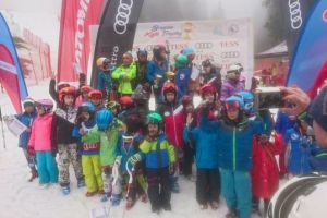 Șase medalii pentru schiorii Coronei la concursurile de la Braşov şi Borovets