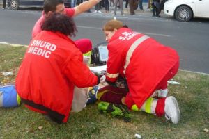 A lovit cu maşina o femeie şi a fugit. Nu avea permis de conducere!