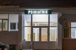 Consumator de droguri şi bolnav psihic şi-a aruncat bunica de la etajul 10