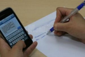 A fost surprins încercând să copieze cu telefonul mobil la simularea bacului