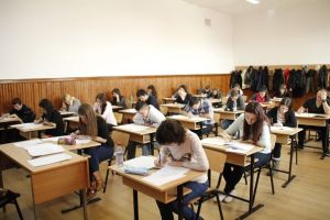 Elevii din ultimii ani de liceu au început simularea pentru BAC. Când află rezultatele?