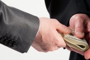 Primarul unui sector din Bucureşti le-a cerut subalternilor „să nu mai ceară MITĂ, cel puţin o perioadă”