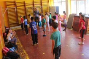 „Scutiţi” de orele de educaţie fizică