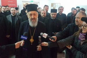 VIDEO: Arhiepiscopul ortodox de Alba Iulia, ÎPS Irineu, şi un grup mare de preoţi din judeţ au donat sânge.”Nu putem fi indiferenţi la suferinţa semenilor noştri”