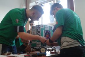 Elevi talentaţi ai unui liceu din Arad, în FINALA pe ŢARĂ a „BRD First Tech Challenge” (GALERIE FOTO + VIDEO)