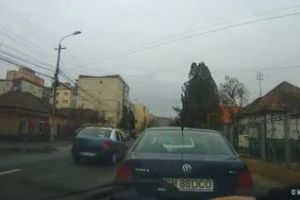 Clujean surprins în timp ce vandalizează maşini: A îndoit ştergătoarele la 6-7 maşini VIDEO