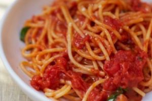 Nu au ştiut că pastele se FIERB în APĂ şi au dat FOC la APARTAMENT