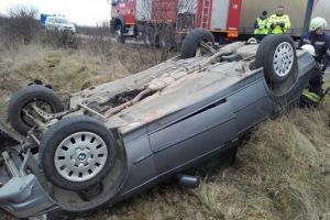 De beat ce era s-a răsturnat cu maşina în şanţ