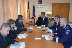 Întâlnire de lucru la Prefectura Valcea pe tema depozitului de deşeuri din localitatea Măldăreşti