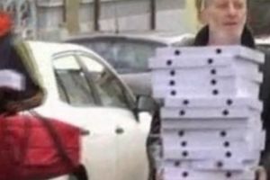 MOMENTUL în care Andrei Gheorghe a venit cu pizza la DNA. Pentru cine era „COMANDA” . IMAGINI INEDITE! VIDEO în text!