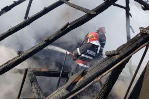 Incendii la locuinţe în Sălişte şi Sibiu