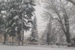 Străzile din Caransebeş, acoperite cu zăpadă. Să ne aşteptăm la ce este mai rău?!