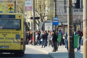 Elevii din Ploiesti isi pot preschimba abonamentele lunare gratuite şi la tonetele TCE
