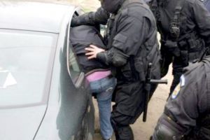 Traficanţi de etnobotanice trimişi după gratii
