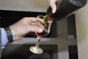 Vinurile epocii Ceauşescu. Cum mai arată vinoteca